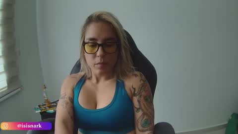 Snapshot of valkyriarose chatting on 11/24/25, 03:01 Isis online show from 11/24/25, 03:01