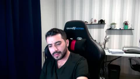 Roberto Carlos online show from 10/28/25, 12:58