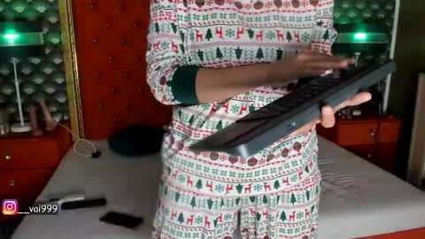 Valerie Val V online show from 12/15/25, 10:25