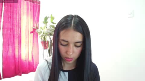 Snapshot of vallery_evanss chatting on 02/06/25, 04:25 Taty independent account online show from 02/06/25, 04:25