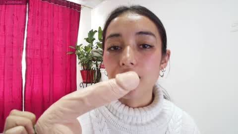 Snapshot of vallery_evanss chatting on 02/07/25, 07:27 Taty independent account online show from 02/07/25, 07:27