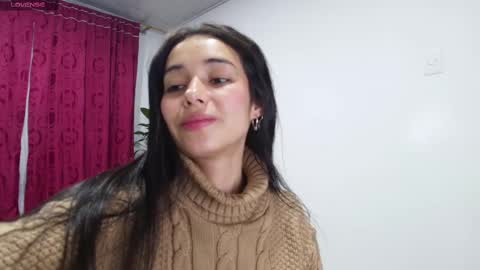 Snapshot of vallery_evanss chatting on 02/13/25, 04:43 Taty independent account online show from 02/13/25, 04:43