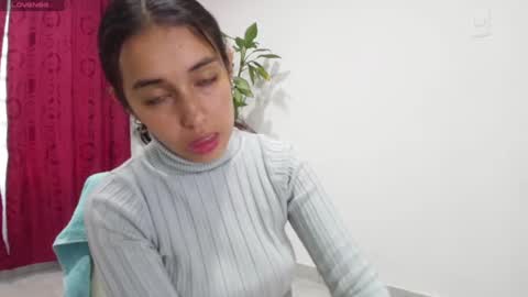 Snapshot of vallery_evanss chatting on 02/26/25, 10:42 Taty independent account online show from 02/26/25, 10:42