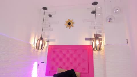 Snapshot of valloletsamar chatting on 01/15/25, 11:21 Vallolet Peach  online show from 01/15/25, 11:21