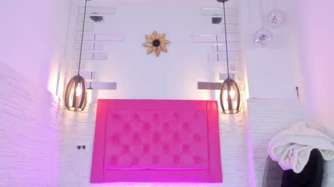 Snapshot of valloletsamar chatting on 02/04/25, 11:38 Vallolet Peach  online show from 02/04/25, 11:38