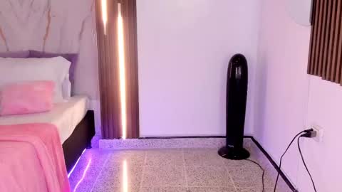 Snapshot of valloletsamar chatting on 10/05/25, 12:03 Vallolet Peach  online show from 10/05/25, 12:03