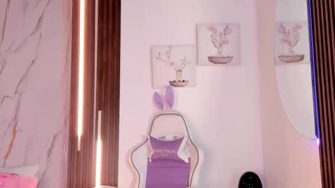 Vallolet Peach  online show from 02/01/26, 12:15