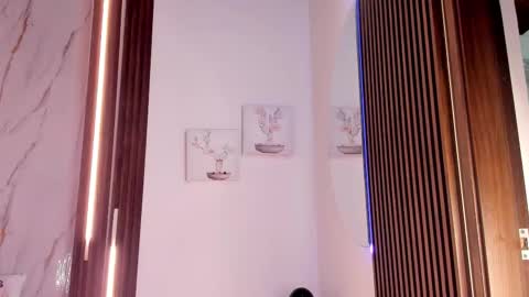 Vallolet Peach  online show from 02/05/26, 12:10