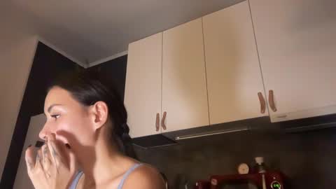 Snapshot of valorant_girl chatting on 12/11/24, 10:27 Little Devil online show from 12/11/24, 10:27