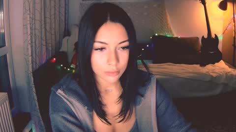 Snapshot of valorant_girl chatting on 12/12/24, 05:15 Little Devil online show from 12/12/24, 05:15