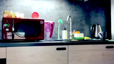 Snapshot of valorant_girl chatting on 12/18/24, 03:33 Little Devil online show from 12/18/24, 03:33