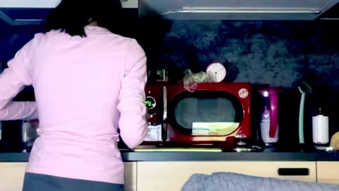 Snapshot of valorant_girl chatting on 12/20/24, 06:02 Little Devil online show from 12/20/24, 06:02