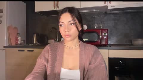 Snapshot of valorant_girl chatting on 12/28/24, 03:37 Little Devil online show from 12/28/24, 03:37