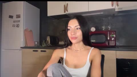 Snapshot of valorant_girl chatting on 12/28/24, 06:40 Little Devil online show from 12/28/24, 06:40