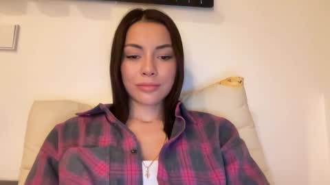 Snapshot of valorant_girl chatting on 01/27/25, 06:09 Little Devil online show from 01/27/25, 06:09