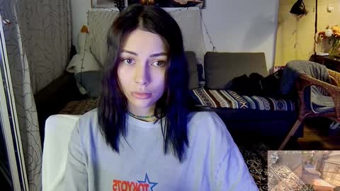 Snapshot of valorant_girl chatting on 01/29/25, 08:14 Little Devil online show from 01/29/25, 08:14