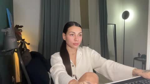 Snapshot of valorant_girl chatting on 02/06/25, 06:46 Little Devil online show from 02/06/25, 06:46