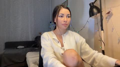 Snapshot of valorant_girl chatting on 02/08/25, 06:12 Little Devil online show from 02/08/25, 06:12