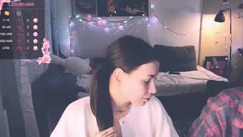 Snapshot of valorant_girl chatting on 02/09/25, 09:28 Little Devil online show from 02/09/25, 09:28