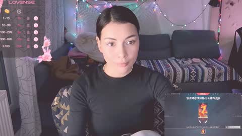 Snapshot of valorant_girl chatting on 02/12/25, 04:33 Little Devil online show from 02/12/25, 04:33