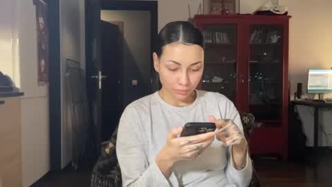 Snapshot of valorant_girl chatting on 02/15/25, 06:01 Little Devil online show from 02/15/25, 06:01