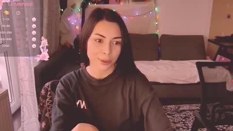 Snapshot of valorant_girl chatting on 02/27/25, 02:32 Little Devil online show from 02/27/25, 02:32