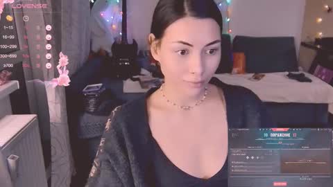 Snapshot of valorant_girl chatting on 02/27/25, 05:36 Little Devil online show from 02/27/25, 05:36