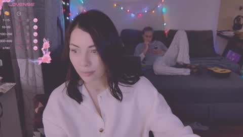 Snapshot of valorant_girl chatting on 03/01/25, 06:11 Little Devil online show from 03/01/25, 06:11