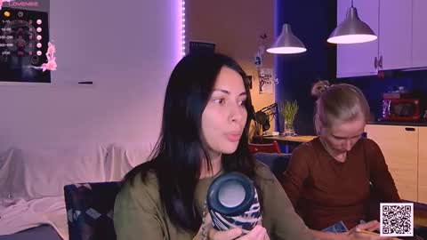 Snapshot of valorant_girl chatting on 09/10/25, 10:43 Little Devil online show from 09/10/25, 10:43