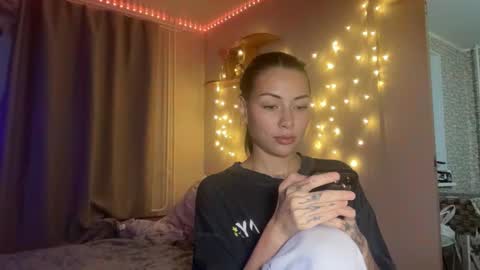 Snapshot of valorant_girl chatting on 09/23/25, 02:31 Little Devil online show from 09/23/25, 02:31