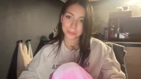 Snapshot of valorant_girl chatting on 10/16/25, 04:41 Little Devil online show from 10/16/25, 04:41