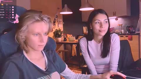 Snapshot of valorant_girl chatting on 10/25/25, 04:35 Little Devil online show from 10/25/25, 04:35