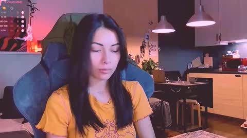 Snapshot of valorant_girl chatting on 10/27/25, 06:12 Little Devil online show from 10/27/25, 06:12