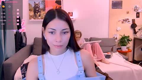 Snapshot of valorant_girl chatting on 11/08/25, 03:34 Little Devil online show from 11/08/25, 03:34