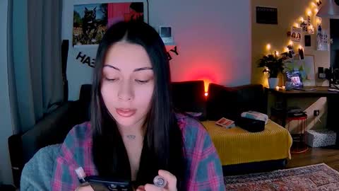 Snapshot of valorant_girl chatting on 11/16/25, 02:33 Little Devil online show from 11/16/25, 02:33