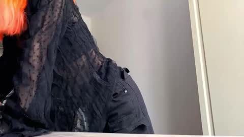 Snapshot of valtopi chatting on 02/27/26, 06:13 Emily online show from 02/27/26, 06:13