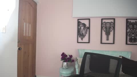 Isabella online show from 12/16/24, 12:06