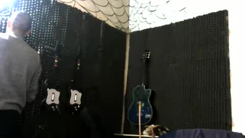 Snapshot of vampireathome chatting on 11/16/25, 03:56 vampireathome online show from 11/16/25, 03:56