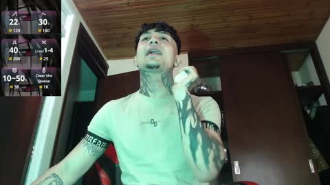 Snapshot of vampiredavyd chatting on 12/30/24, 04:53 david guzman i model independenthelp me with a thumbs up online show from 12/30/24, 04:53