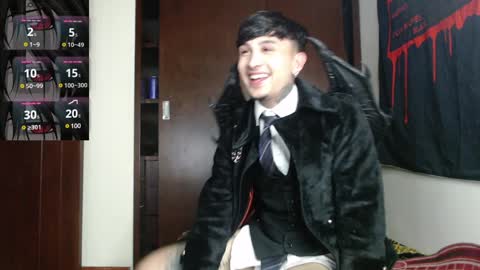 Snapshot of vampiredavyd chatting on 01/09/25, 11:45 david guzman i model independenthelp me with a thumbs up online show from 01/09/25, 11:45