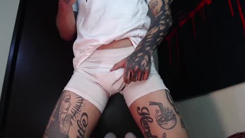 Snapshot of vampiredavyd chatting on 02/02/25, 12:30 david guzman i model independenthelp me with a thumbs up online show from 02/02/25, 12:30