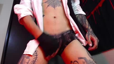 Snapshot of vampiredavyd chatting on 02/03/25, 11:47 david guzman i model independenthelp me with a thumbs up online show from 02/03/25, 11:47