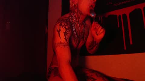 Snapshot of vampiredavyd chatting on 02/07/25, 05:31 david guzman i model independenthelp me with a thumbs up online show from 02/07/25, 05:31