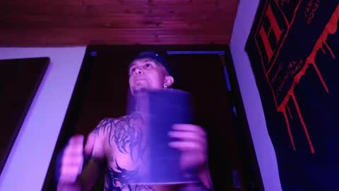 Snapshot of vampiredavyd chatting on 02/13/25, 06:09 david guzman i model independenthelp me with a thumbs up online show from 02/13/25, 06:09