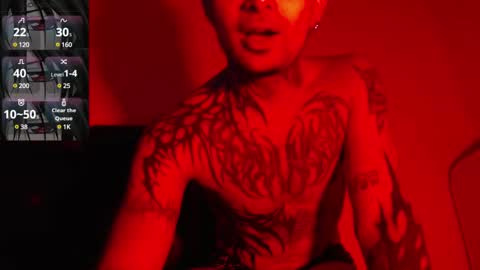 Snapshot of vampiredavyd chatting on 02/14/25, 07:49 david guzman i model independenthelp me with a thumbs up online show from 02/14/25, 07:49