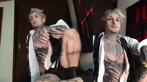 Snapshot of vampiredavyd chatting on 02/20/25, 01:36 david guzman i model independenthelp me with a thumbs up online show from 02/20/25, 01:36