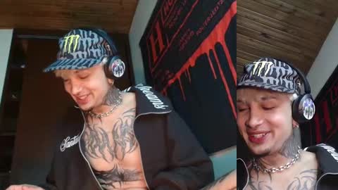 Snapshot of vampiredavyd chatting on 02/26/25, 07:09 david guzman i model independenthelp me with a thumbs up online show from 02/26/25, 07:09