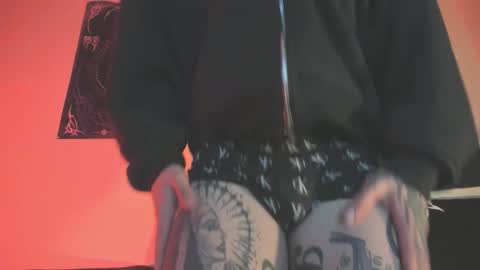 Snapshot of vampiredavyd chatting on 09/10/25, 01:05 david guzman i model independenthelp me with a thumbs up online show from 09/10/25, 01:05