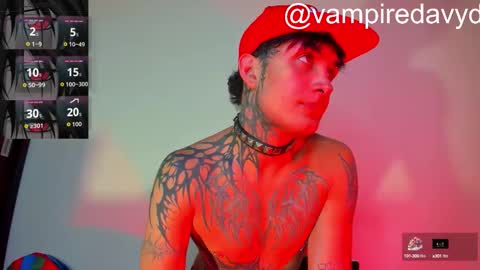 Snapshot of vampiredavyd chatting on 09/26/25, 02:37 david guzman i model independenthelp me with a thumbs up online show from 09/26/25, 02:37