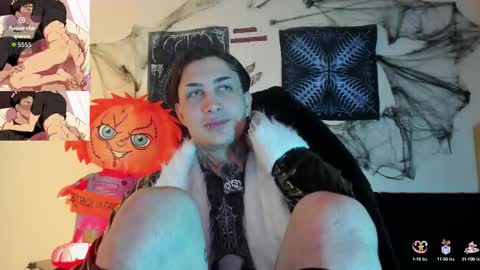 Snapshot of vampiredavyd chatting on 10/12/25, 03:38 david guzman i model independenthelp me with a thumbs up online show from 10/12/25, 03:38